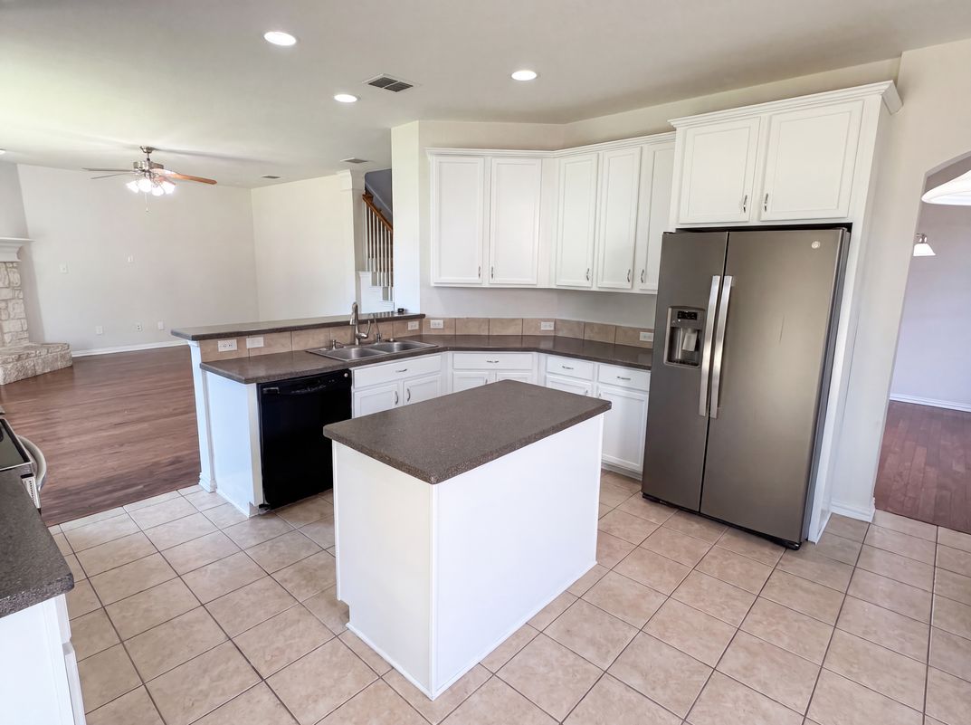 Photo 7 of 25 of 1421 Sparrow Dr, Little Elm, TX