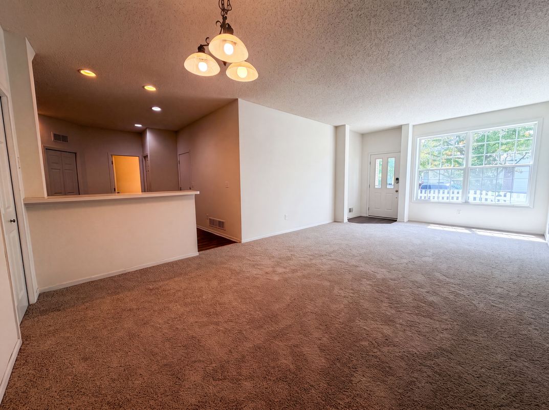 Photo 4 of 21 of 5221 Robin Ln, Farmington, MN