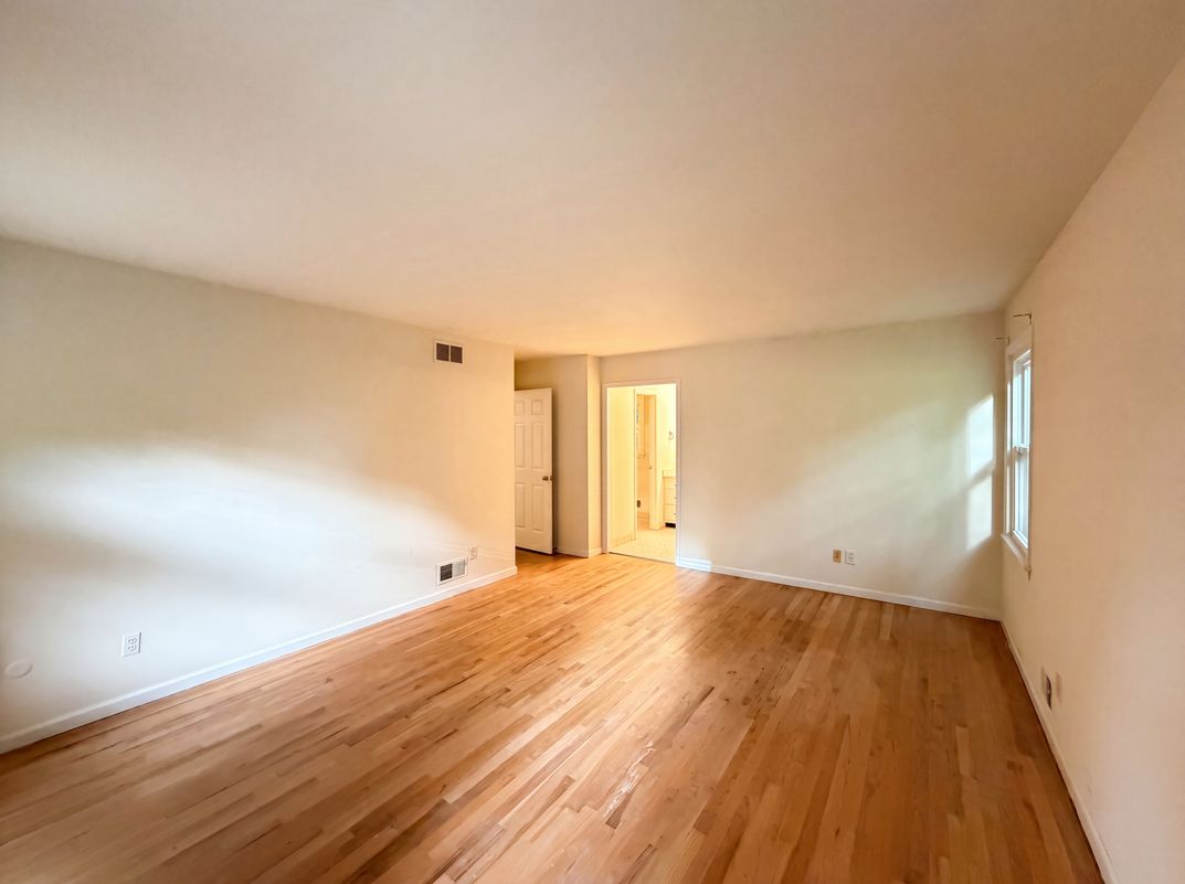 Photo 8 of 35 of 101 Wexford Way, Basking Ridge, NJ