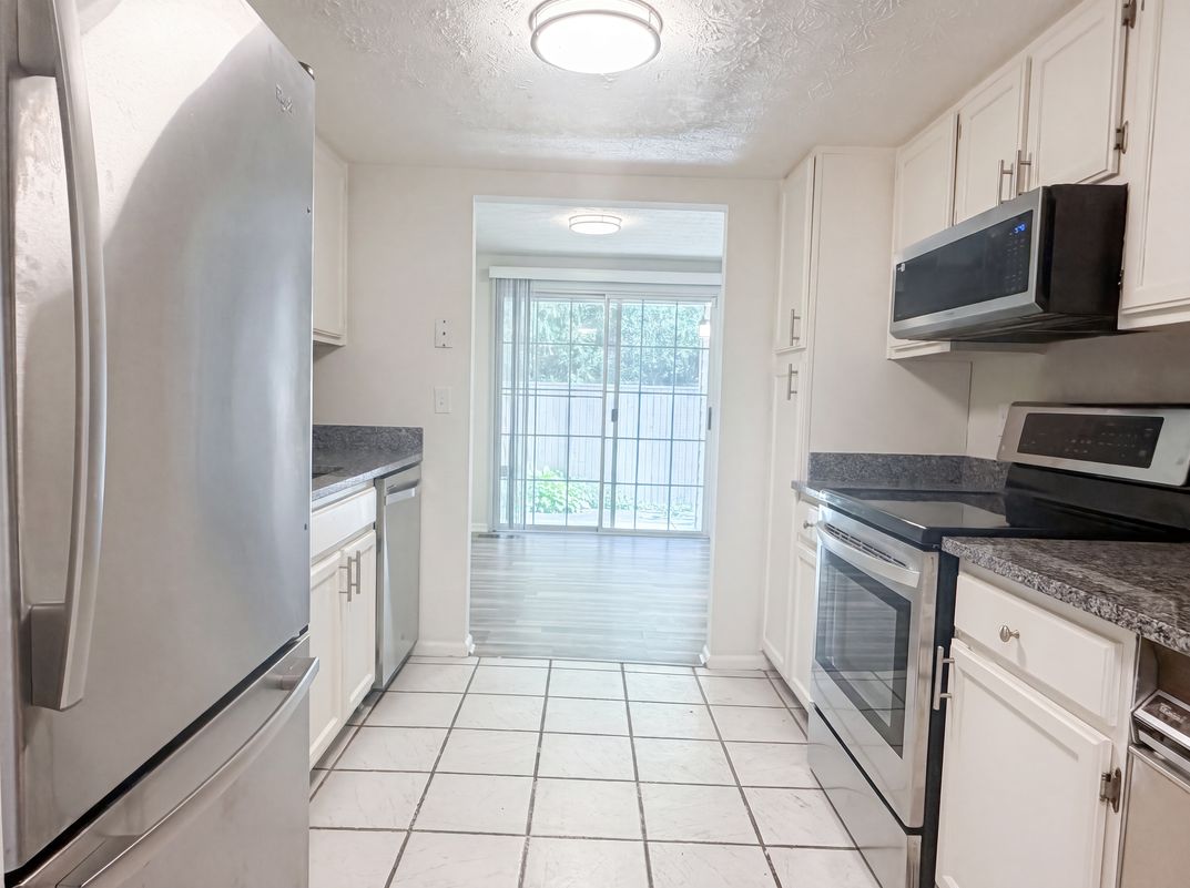 Photo 6 of 43 of 1677 Moravian St, Columbus, OH