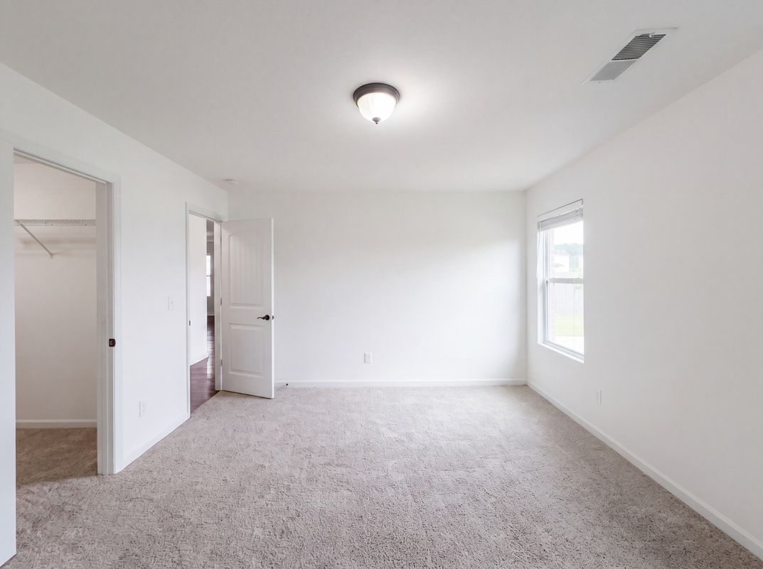 Photo 11 of 26 of 172 Bermuda Lakes Dr, Meridianville, AL