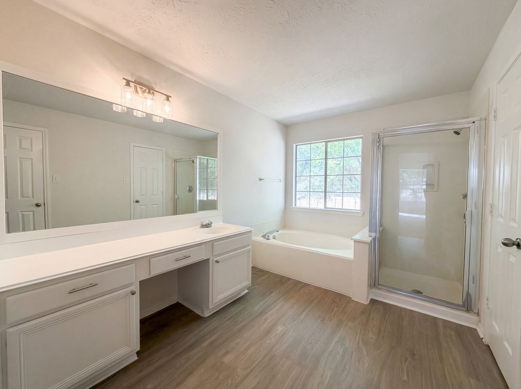 Photo 15 of 22 of 6831 Stratford Park Dr, Houston, TX