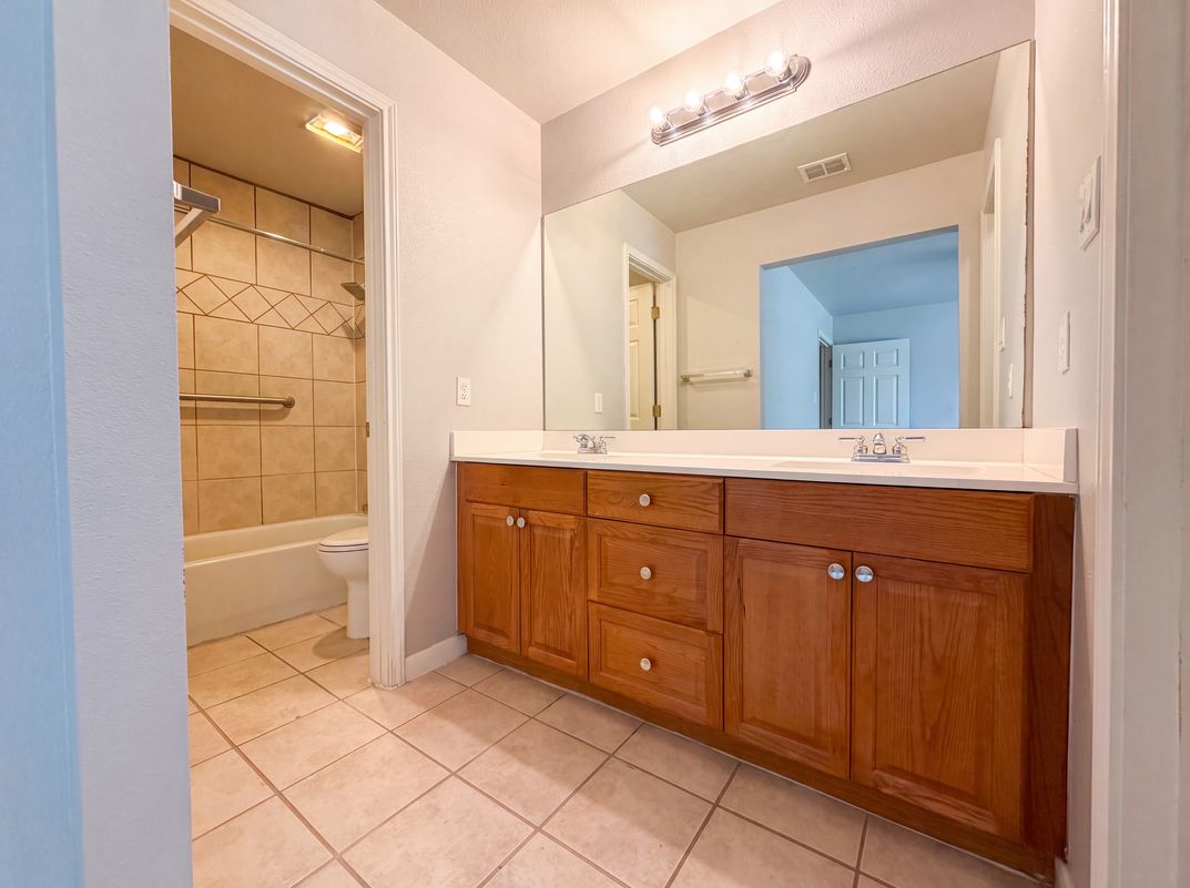 Photo 9 of 16 of 40 Chapel Hill Cir, San Antonio, TX