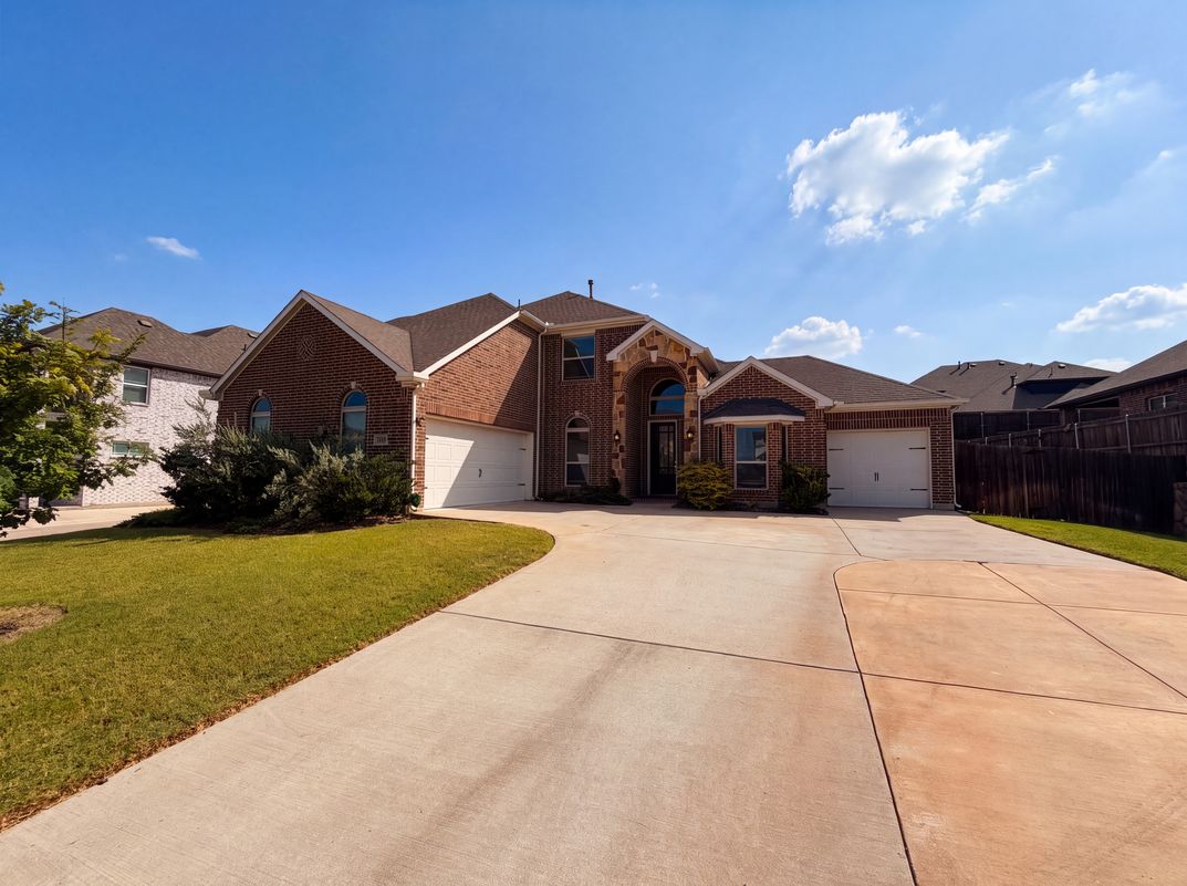 Photo 7 of 34 of 4305 Curlew Ln, Garland, TX