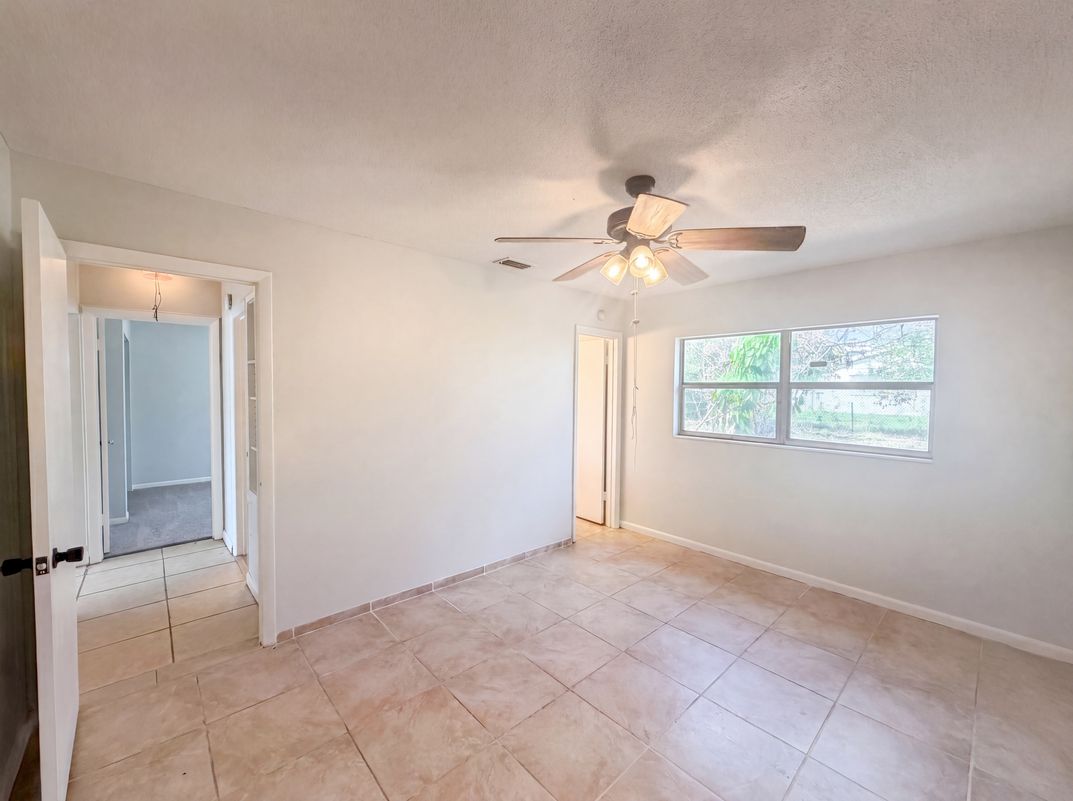 Photo 4 of 18 of 1100 Carefree Cove Dr, Winter Haven, FL