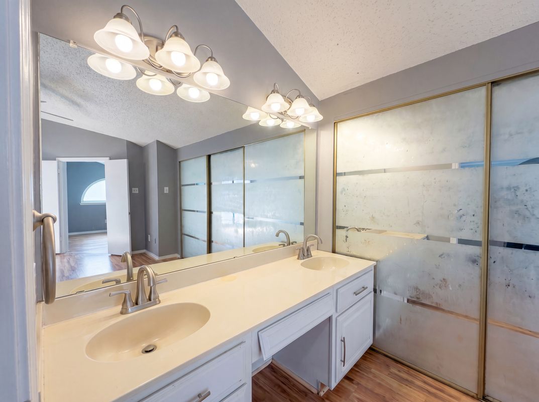 Photo 13 of 21 of 4242 N Capistrano Dr, Dallas, TX