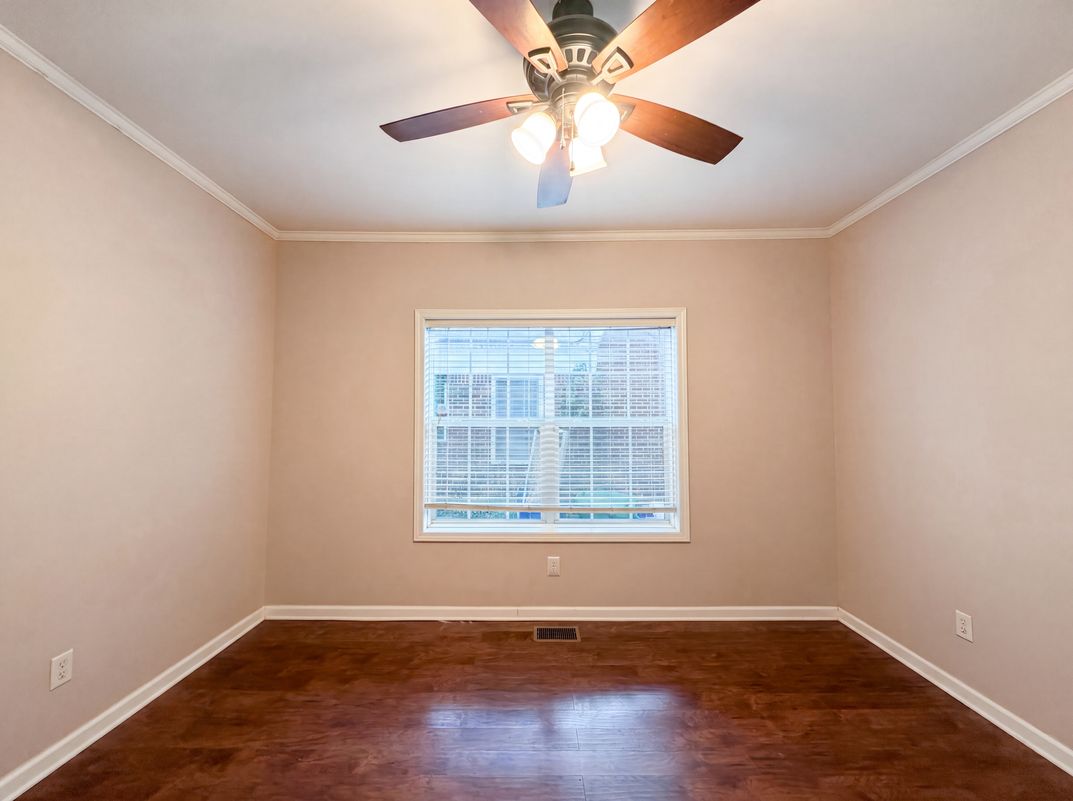 Photo 4 of 21 of 1773 Sylvan Rd SW, Atlanta, GA