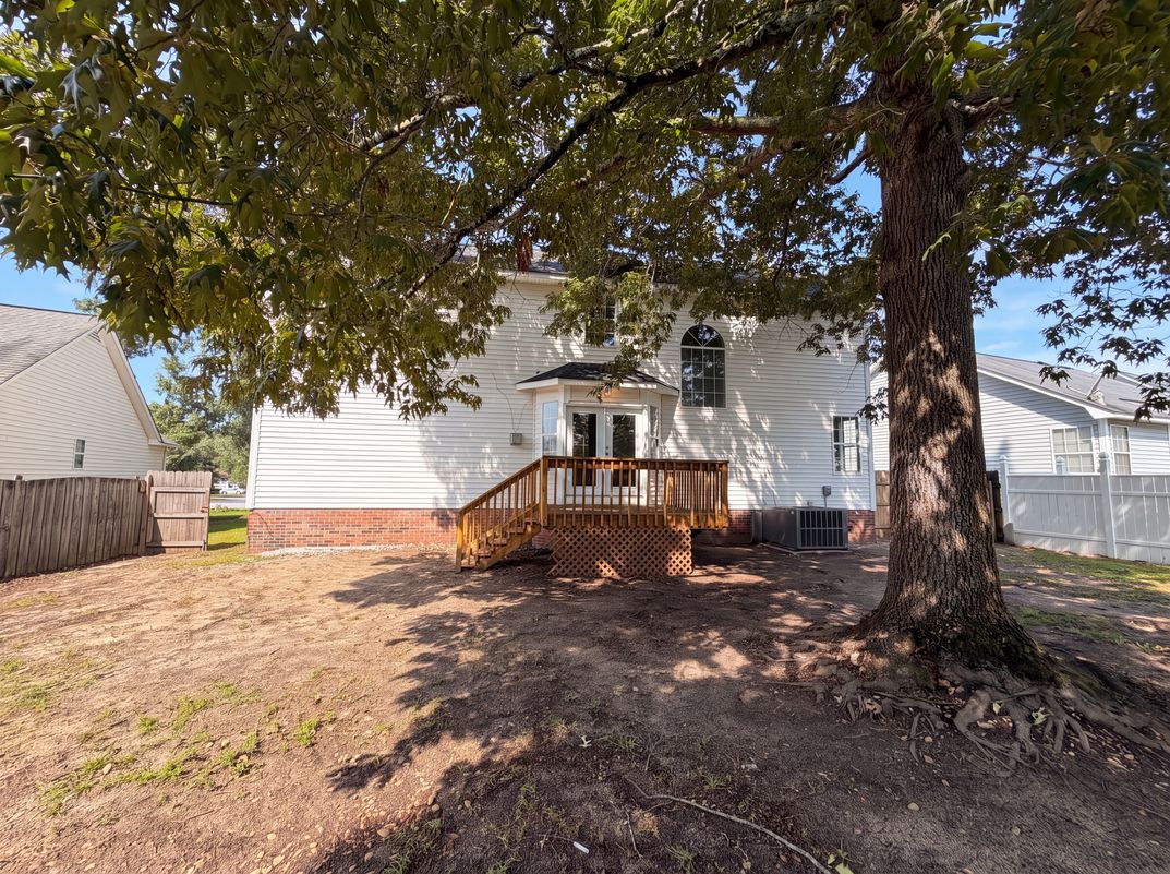 Photo 5 of 29 of 303 Bradford Ln, Columbia, SC
