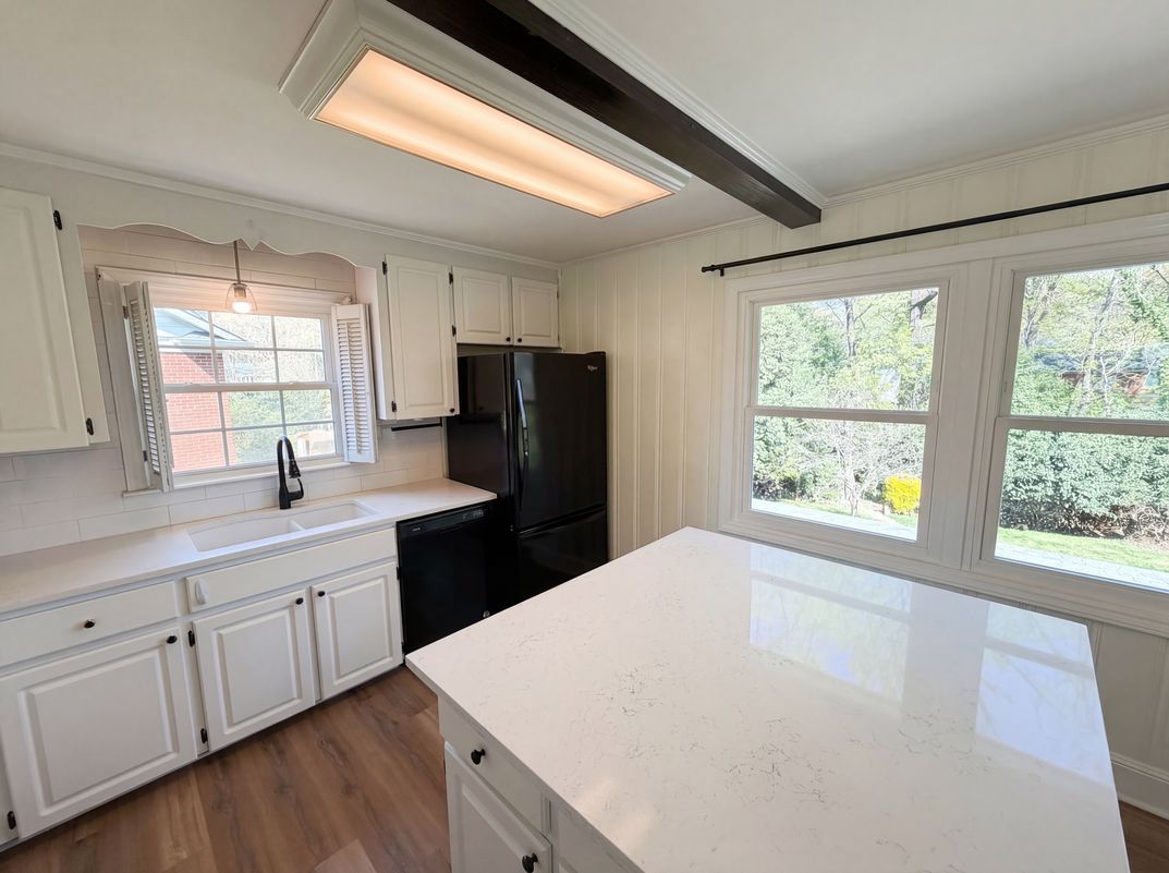 Photo 10 of 24 of 6621 Starcrest Dr, Charlotte, NC