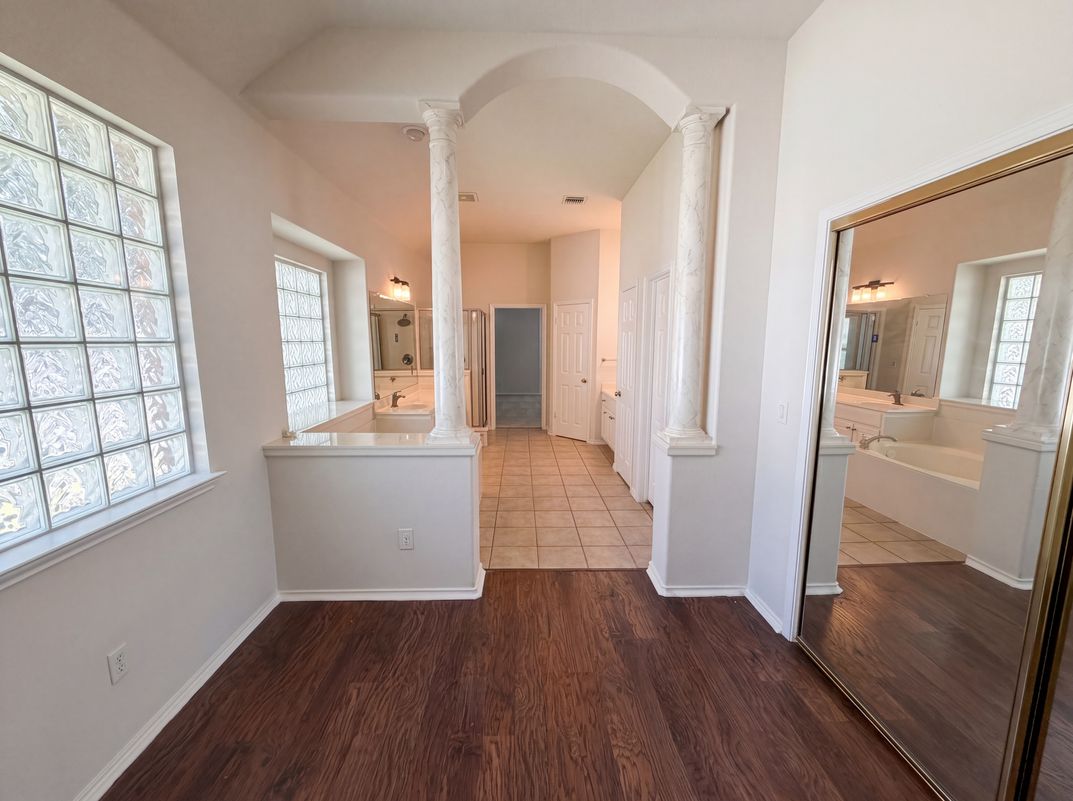 Photo 18 of 24 of 117 Brentwood Dr, Georgetown, TX