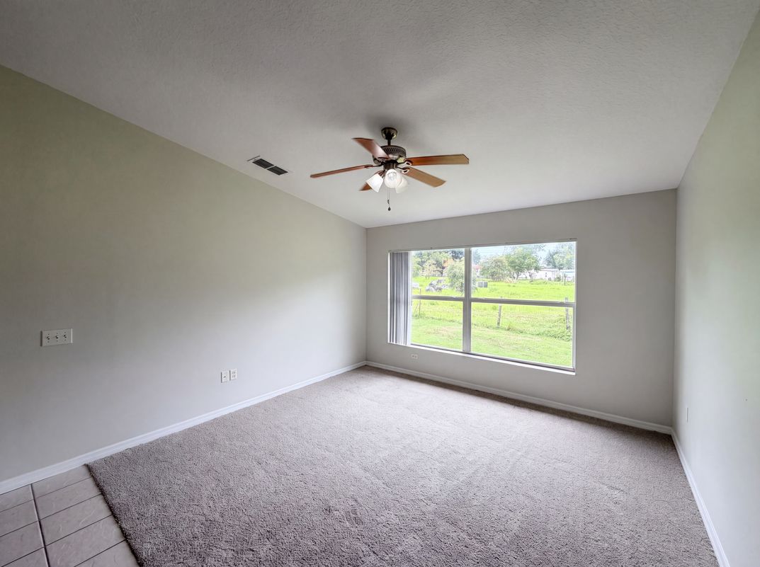 Photo 4 of 27 of 37209 Grassy Hill Ln, Dade City, FL