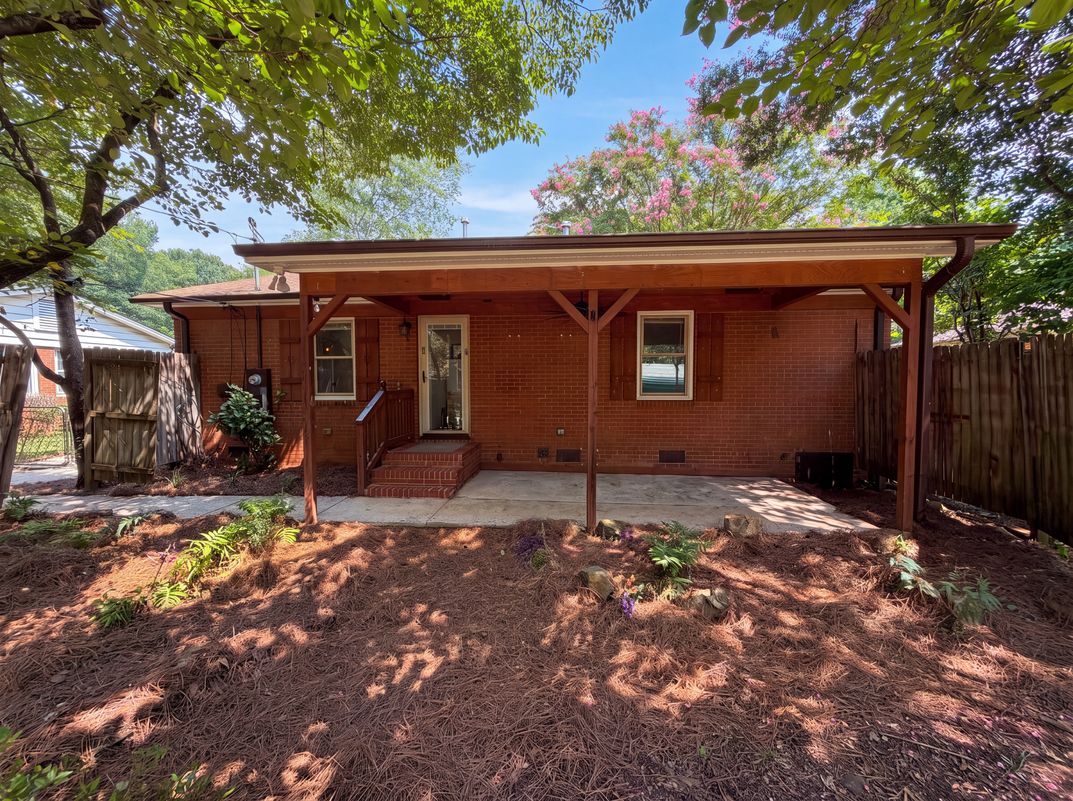 Photo 5 of 23 of 713 Ridgedale Ct, Charlotte, NC
