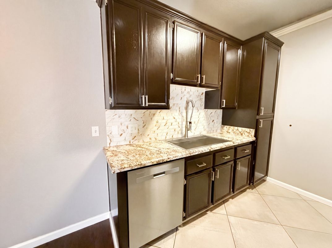 Photo 8 of 28 of 4730 E Craig Rd, Las Vegas, NV