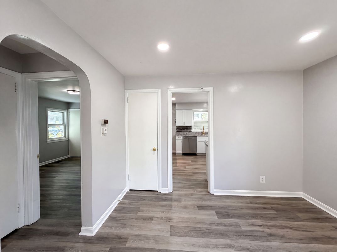 Photo 5 of 18 of 7425 Martin St, Cincinnati, OH