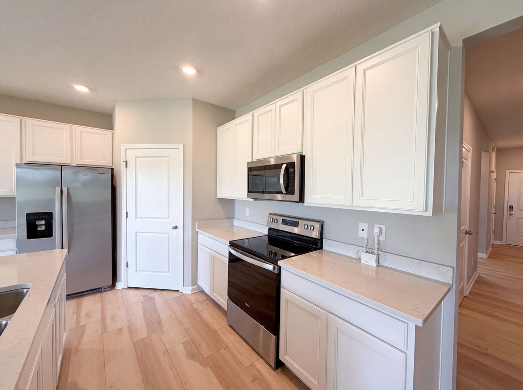 Photo 6 of 19 of 1671 Fairmount Dr, Greenfield, IN