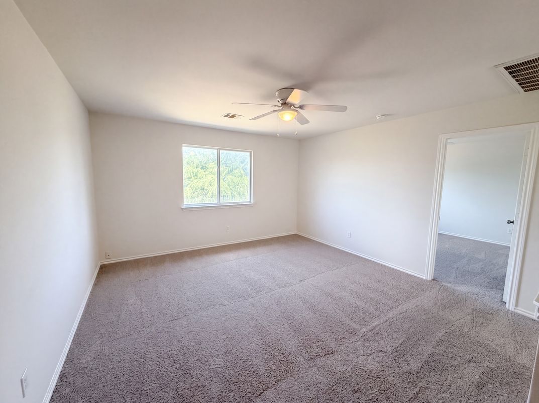 Photo 10 of 20 of 710 Encanto Dr, Leander, TX
