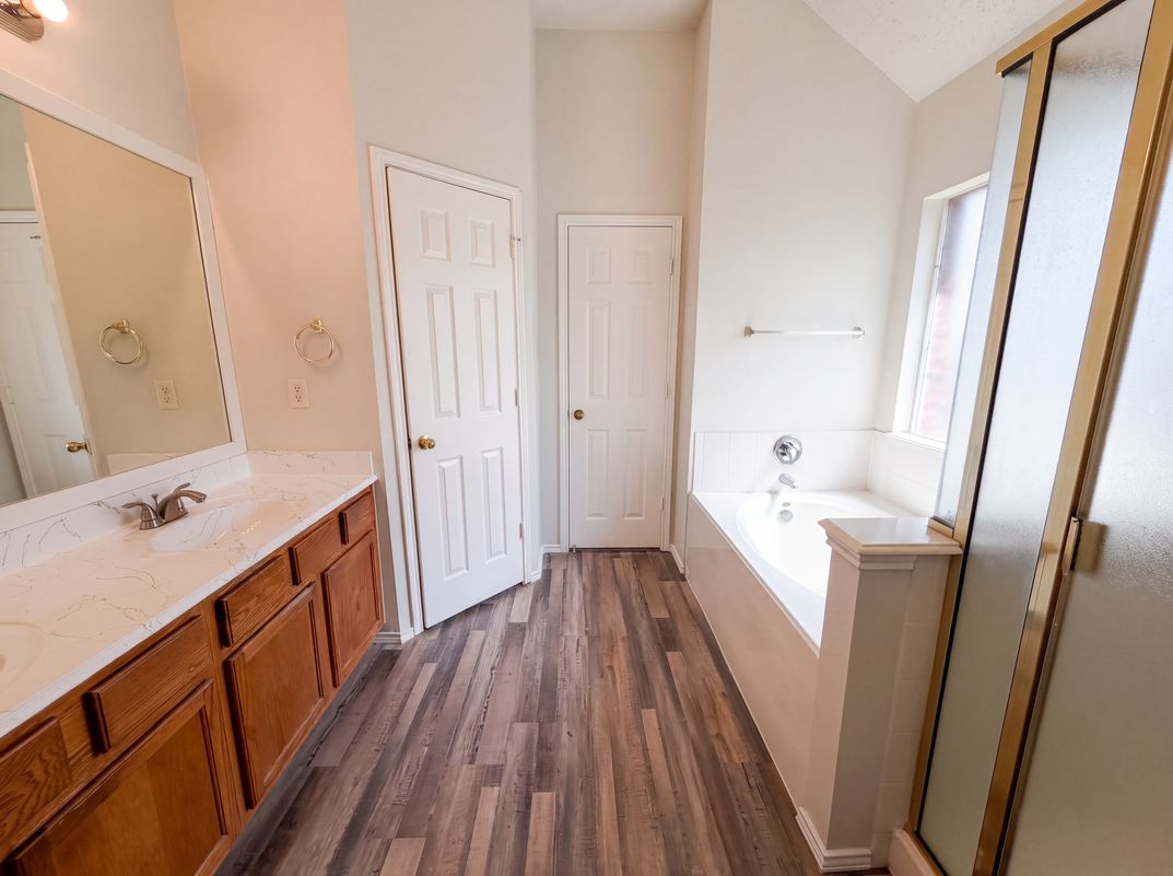 Photo 12 of 20 of 448 N Waterford Oaks Dr, Cedar Hill, TX