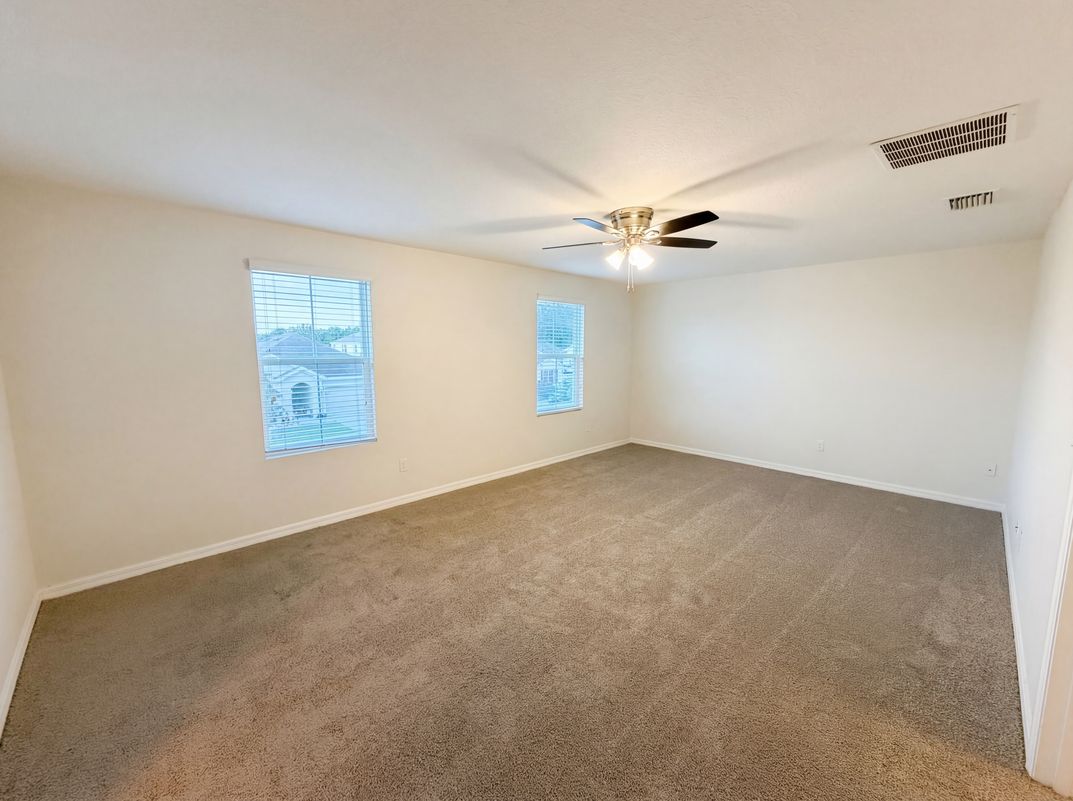 Photo 4 of 34 of 35687 Hillbrook Ave, Zephyrhills, FL