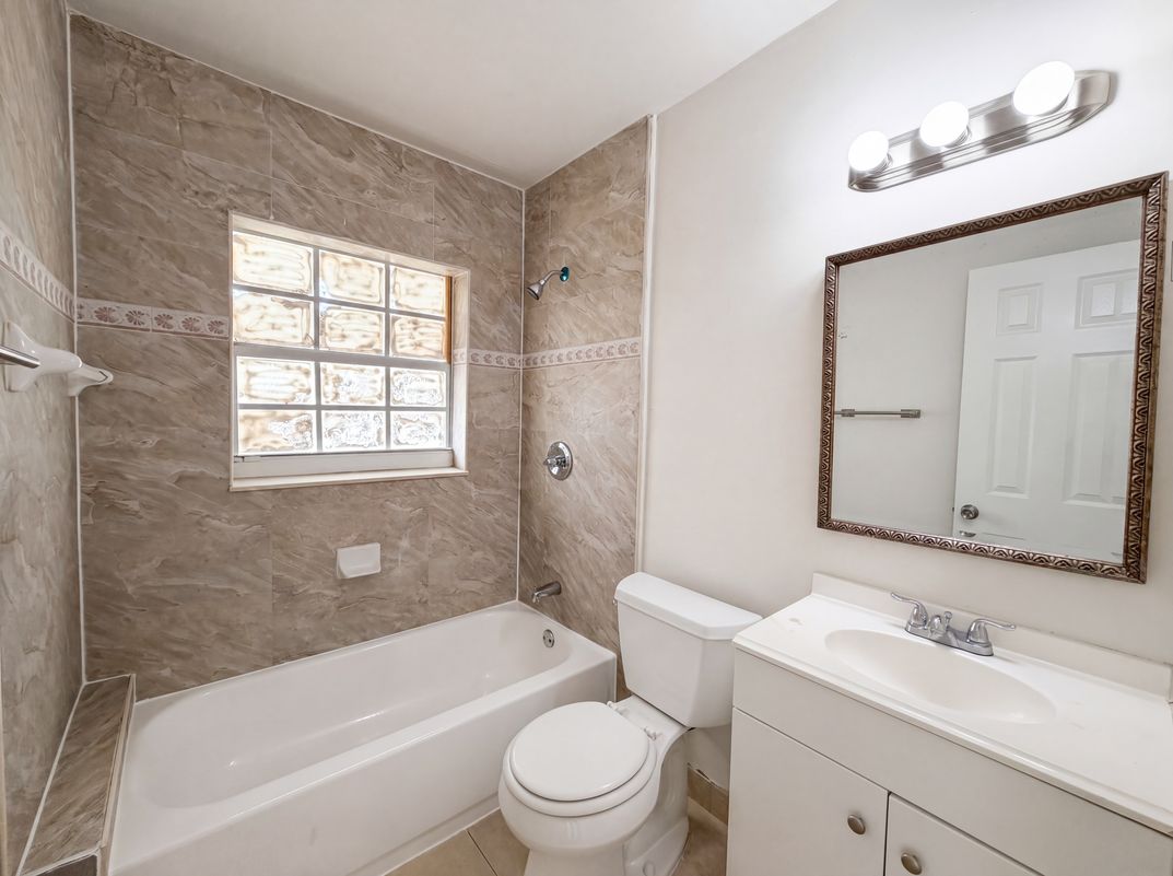 Photo 6 of 20 of 4403 NW 202nd St, Miami Gardens, FL