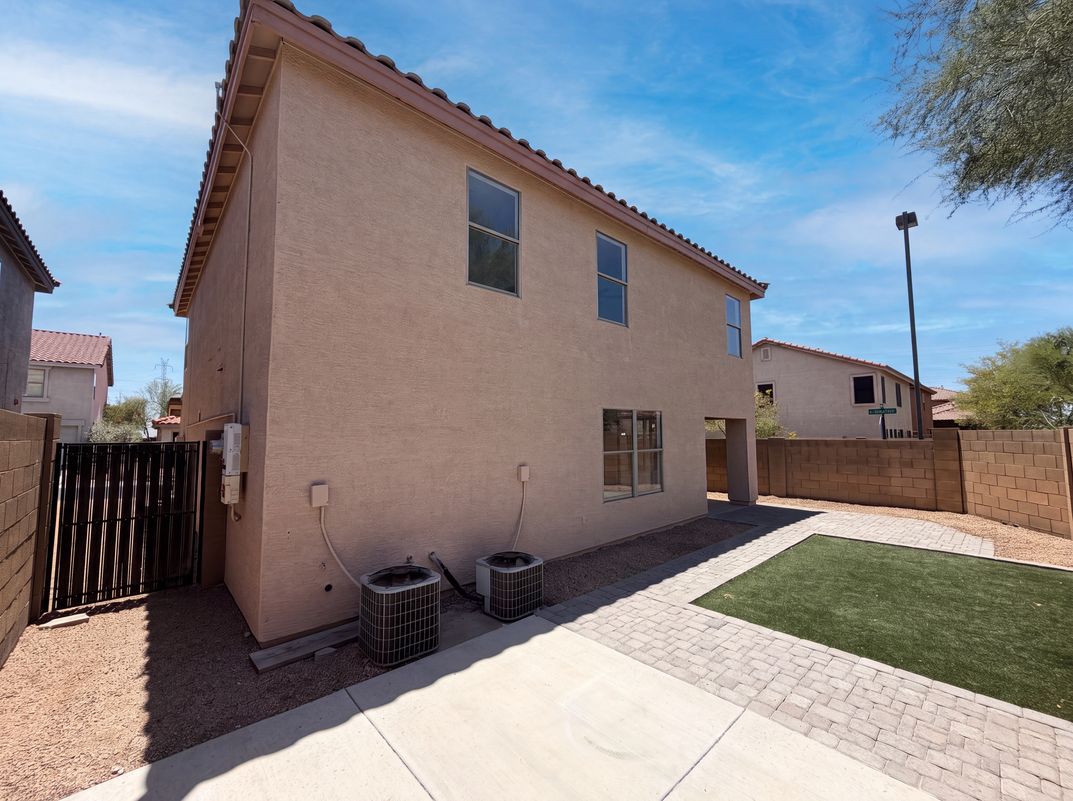 Photo 5 of 27 of 7500 E Deer Valley Rd, Scottsdale, AZ