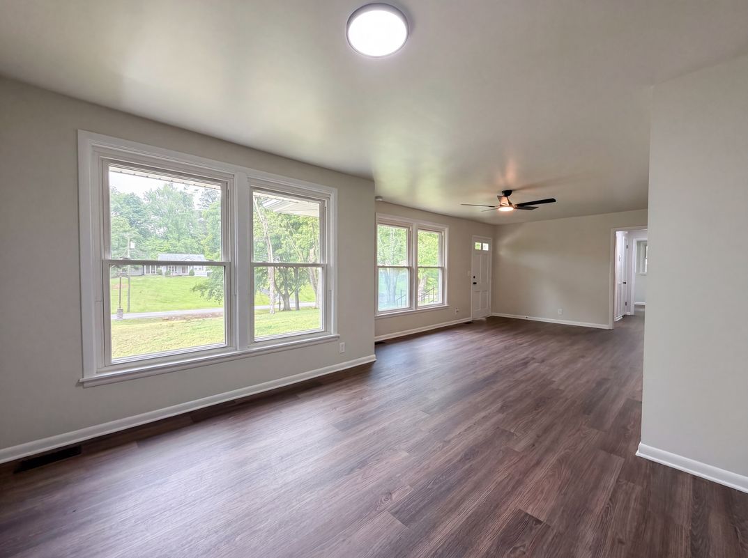 Photo 3 of 18 of 724 Woodmere Dr, Nashville, TN