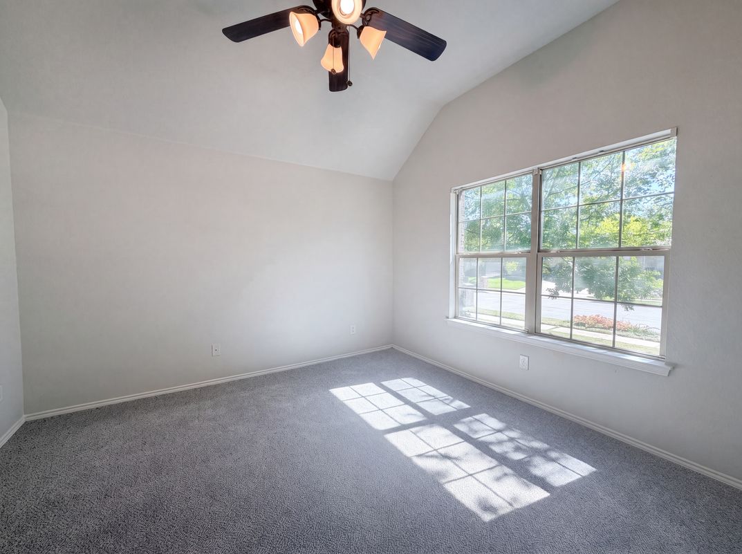 Photo 12 of 21 of 11920 Hassop Ln, Burleson, TX