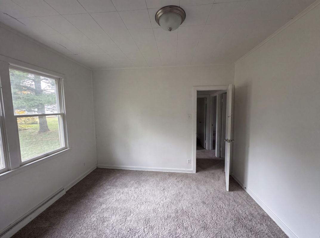Photo 11 of 22 of 508 E Sigler St, Hebron, IN
