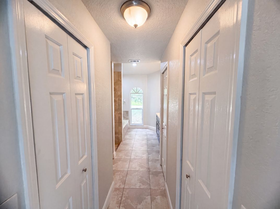 Photo 17 of 29 of 711 SE Celtic Ave, Port Saint Lucie, FL