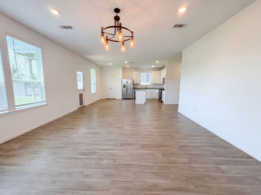Photo 3 of 24 of 25635 Balsamroot Dr, Magnolia, TX
