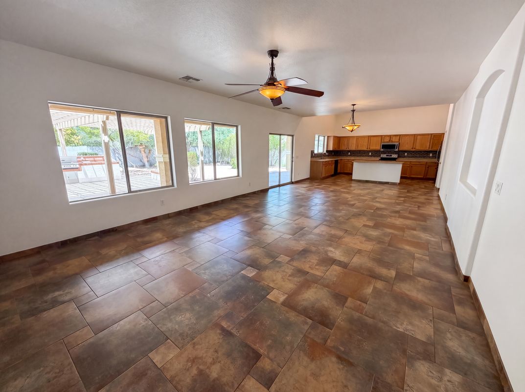 Photo 12 of 39 of 7428 S 15th Dr, Phoenix, AZ