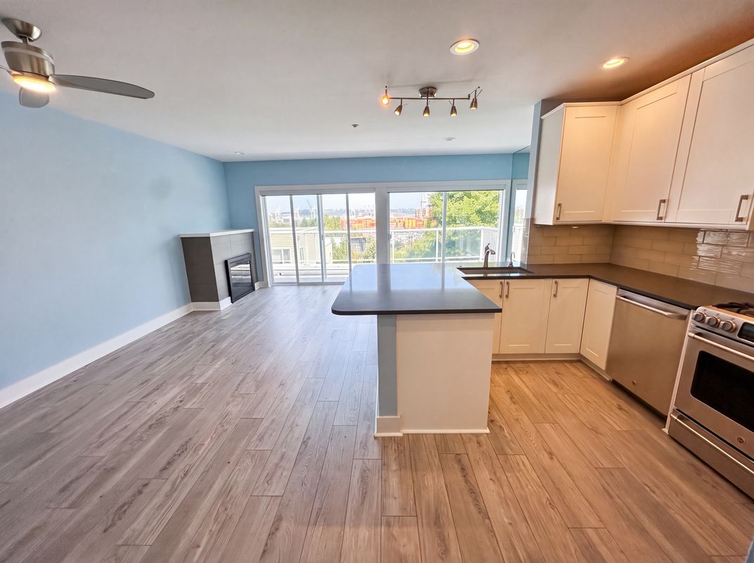 Property photo 3 of 2325 Harbor Ave SW Unit B2