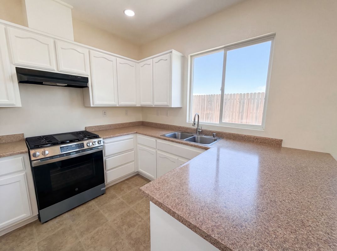 Photo 10 of 22 of 2227 Roberta Ave, Marysville, CA