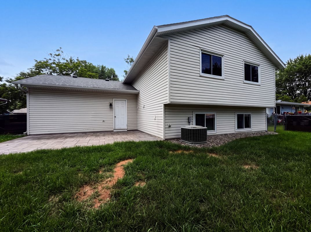 Photo 5 of 22 of 18216 Empire Trl, Farmington, MN