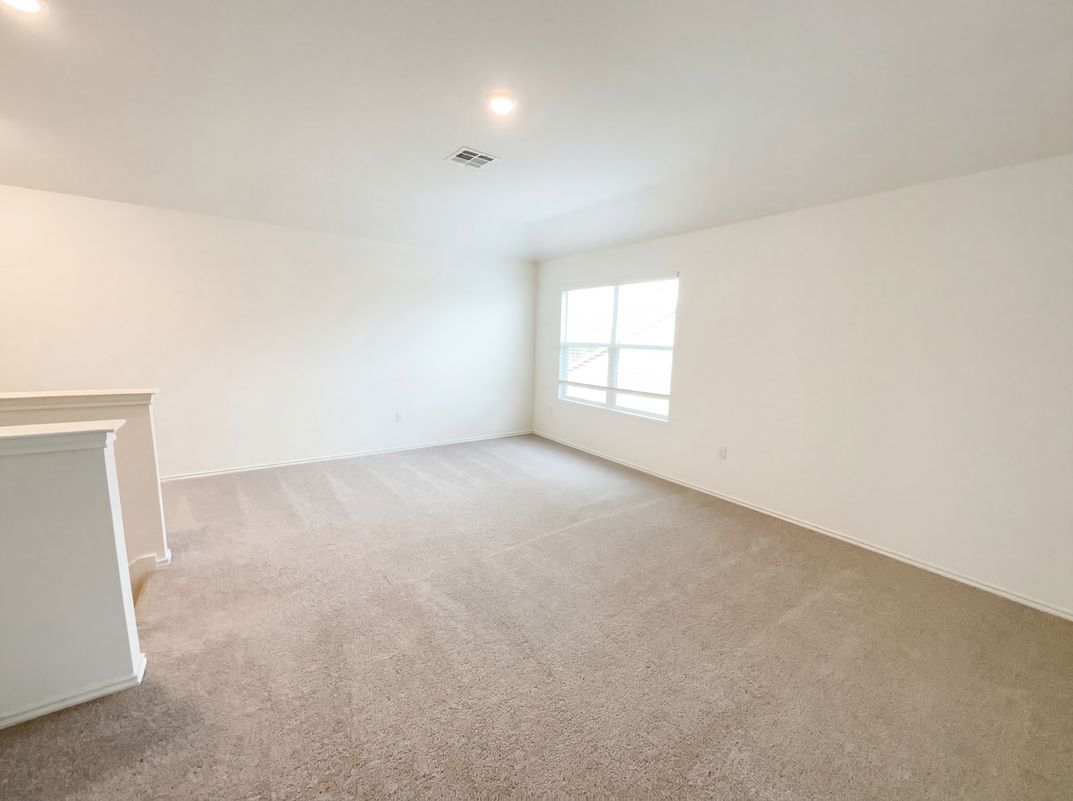 Photo 10 of 24 of 501 Vantage Dr, Hutto, TX