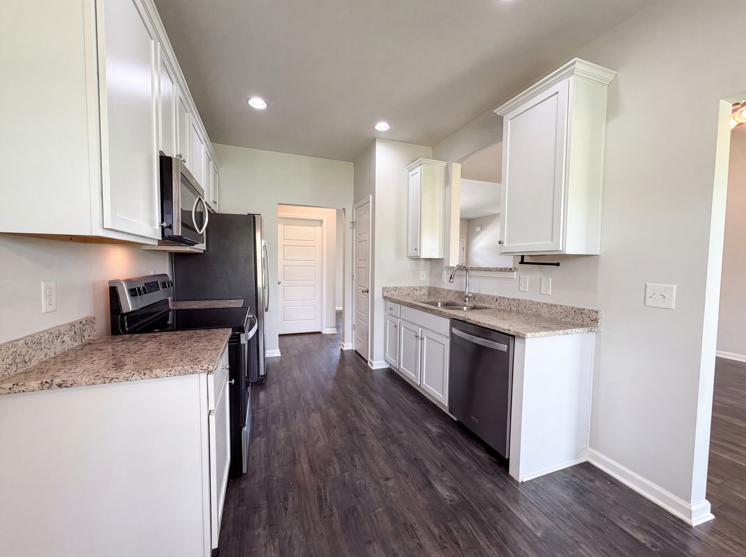 Photo 7 of 23 of 734 Mitscher Dr, Spring Hill, TN