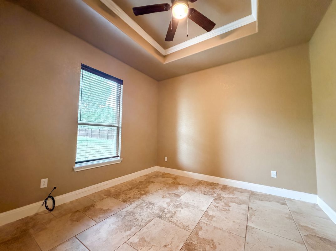 Photo 10 of 16 of 105 E Eden Vly, Adkins, TX