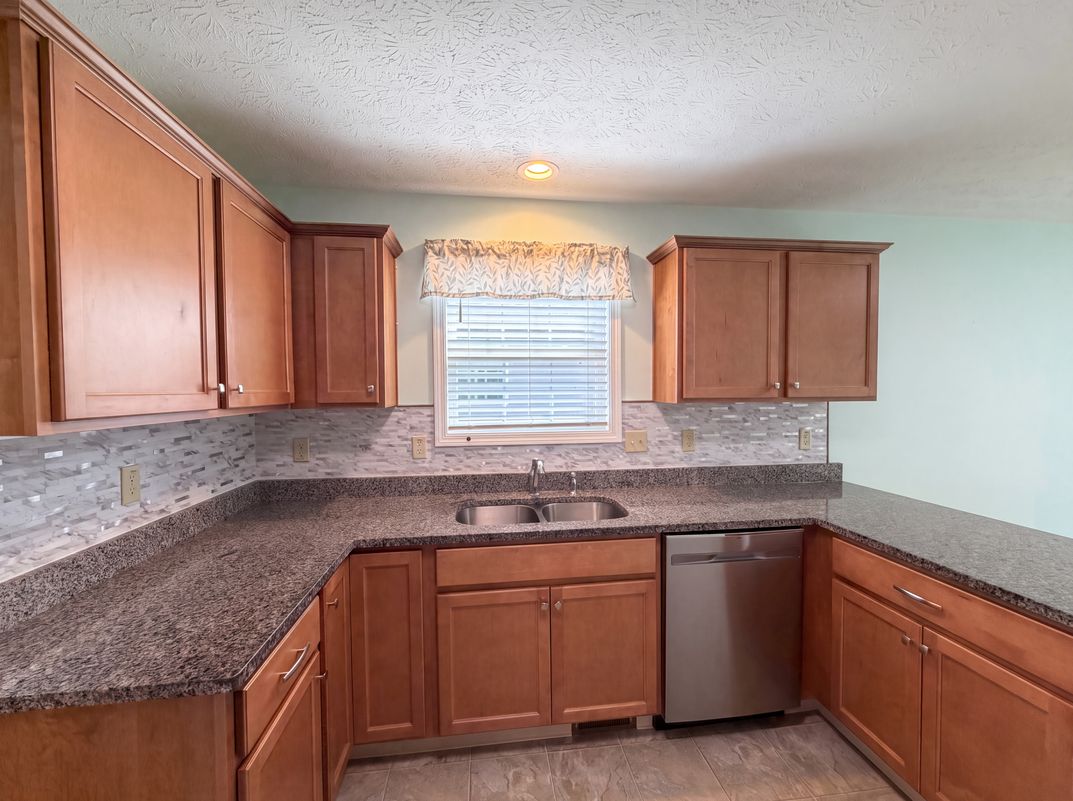 Photo 7 of 20 of 159 Prestwyck Ln, Elyria, OH