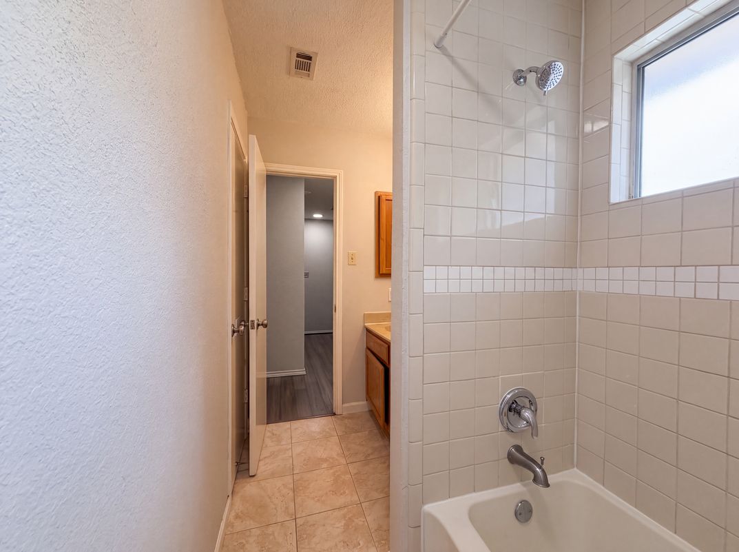 Photo 17 of 19 of 2831 Red Oak Dr, Grand Prairie, TX