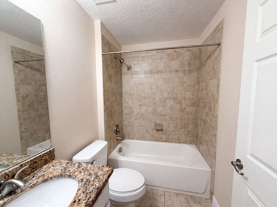Photo 17 of 23 of 33137 Irongate Dr, Leesburg, FL