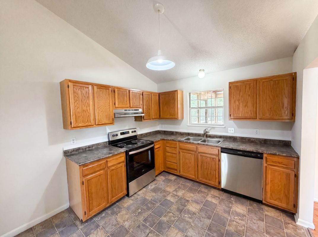 Photo 11 of 32 of 163 Stonewood Dr, West Columbia, SC