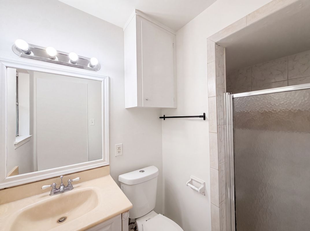 Photo 16 of 17 of 9538 Skyline Dr, Houston, TX