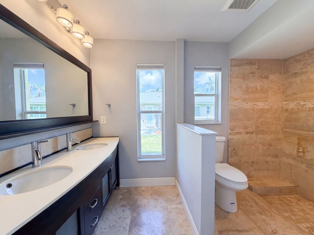 Photo 6 of 33 of 5644 Eichen Cir W, Fort Myers, FL