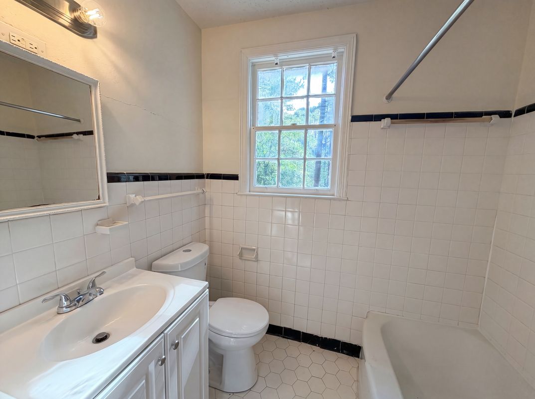 Photo 11 of 17 of 1901 Glenwood Rd, Columbia, SC