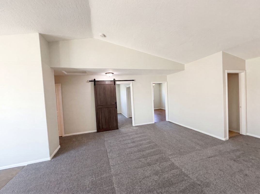 Photo 9 of 28 of 13185 Great Falls Ave, Victorville, CA