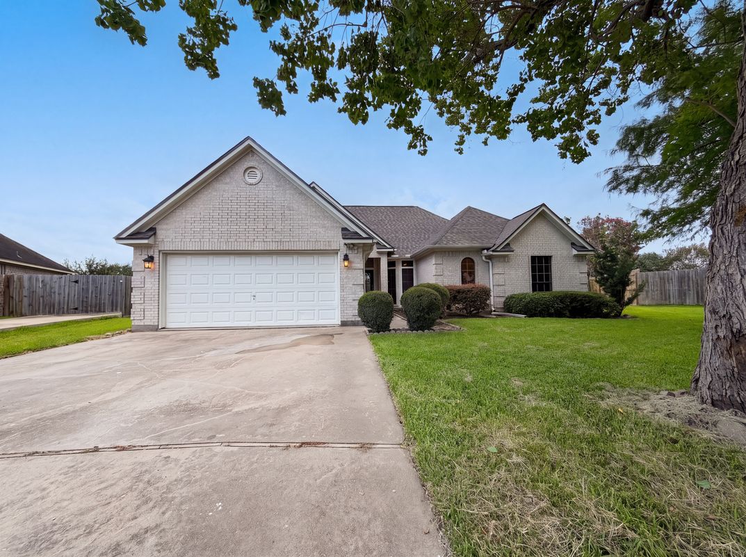 Photo 16 of 18 of 66 Tangerine Ct, Lake Jackson, TX