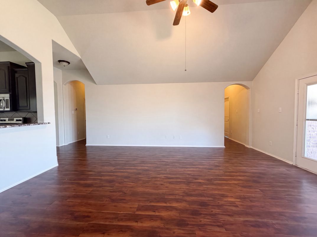 Photo 10 of 21 of 11920 Hassop Ln, Burleson, TX