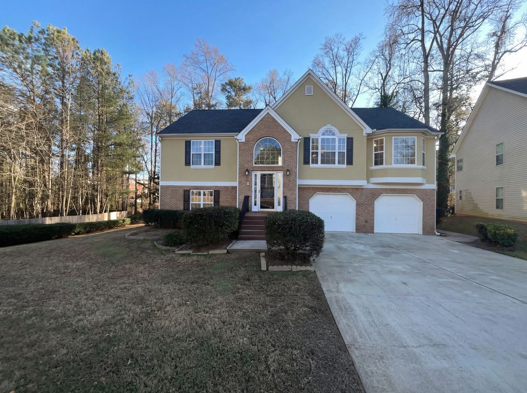 Property photo 1 of 3062 Crest Ridge Cir SW