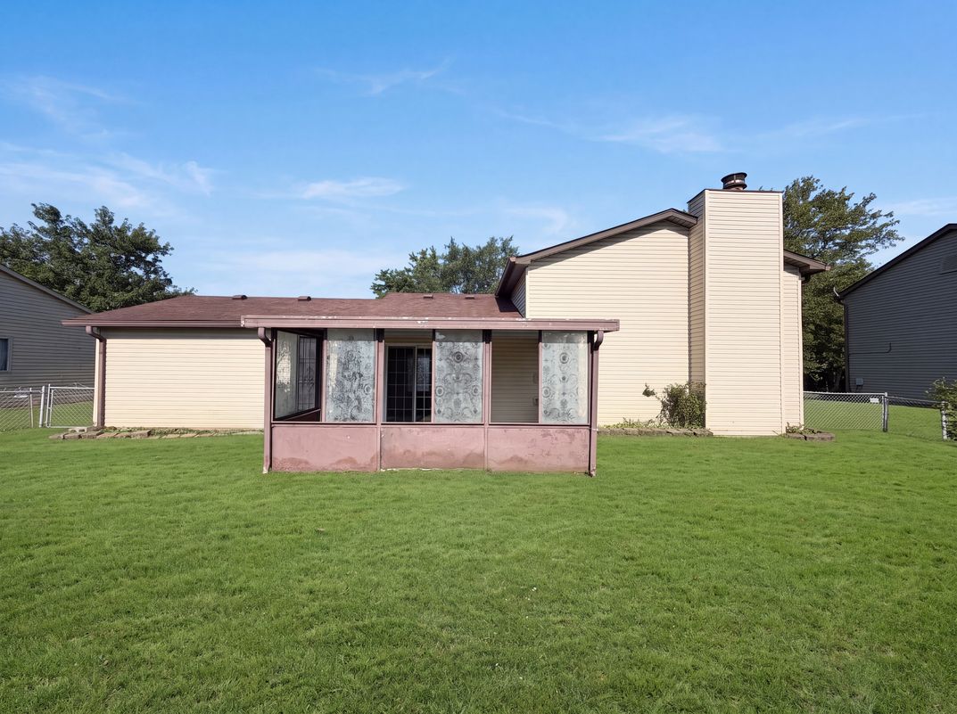 Photo 5 of 20 of 7533 Ardwell Dr, Indianapolis, IN
