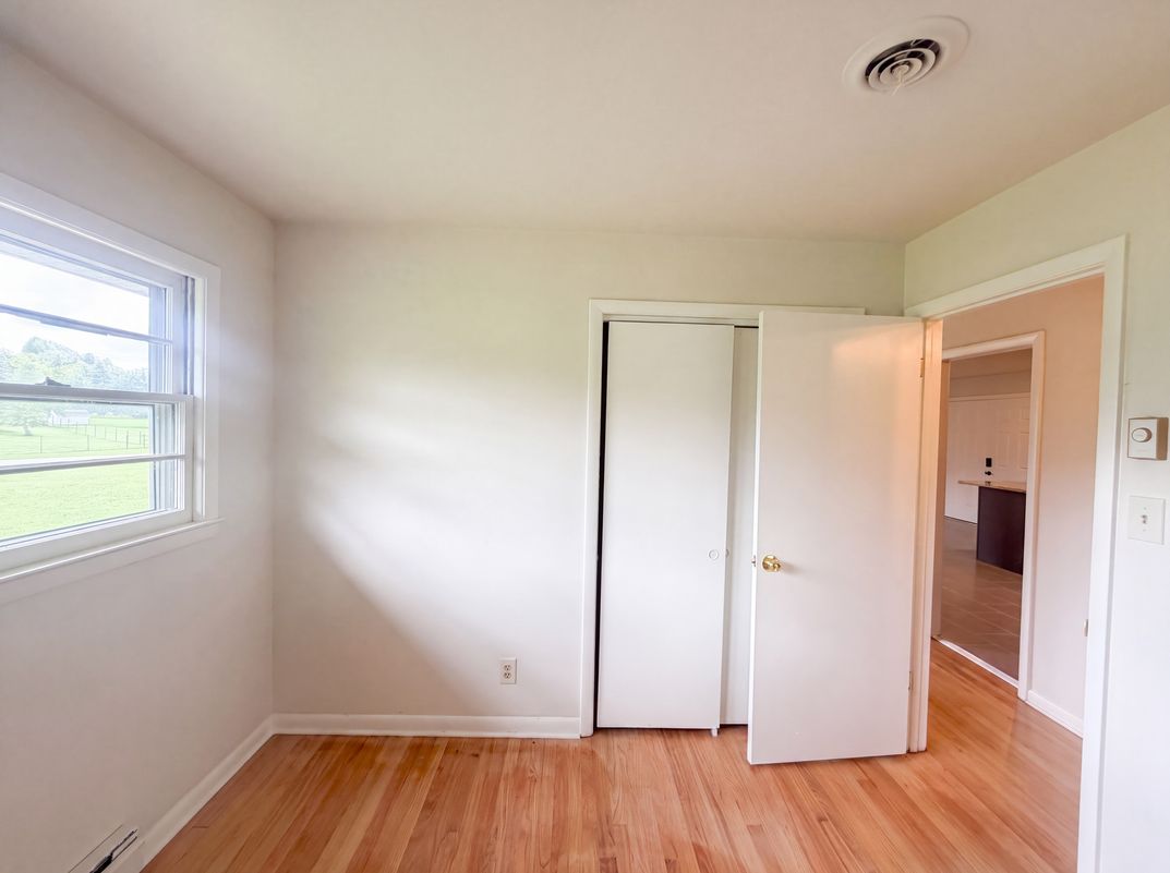 Photo 13 of 22 of 4913 Millpoint Rd, Greensboro, NC