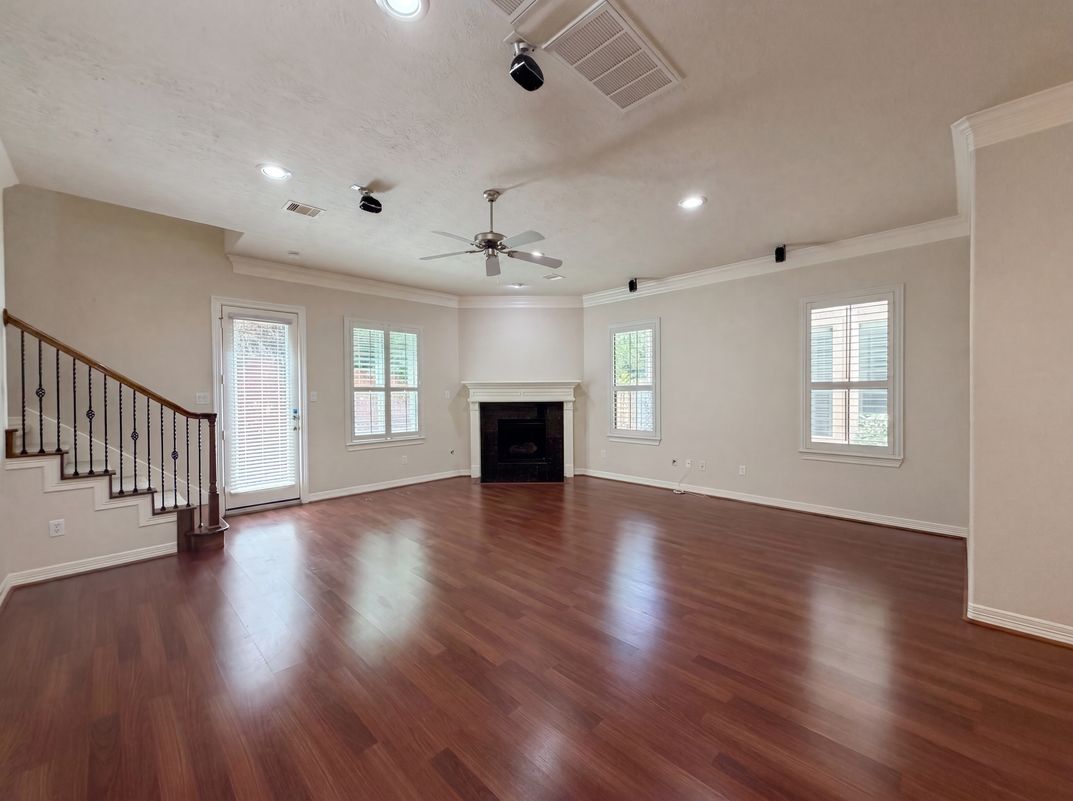 Property photo 3 of 2942 Royal Oaks Crst